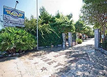 Village La Pineta 4*